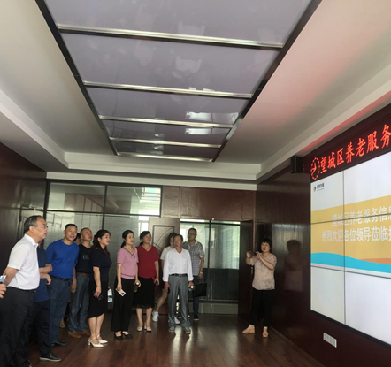 長沙、湘潭市人大調研發展養老公司雷鋒路社區居家養老服務中心